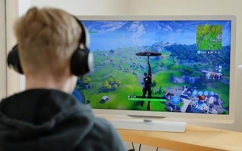 Fortnite: striscia la notizia, icrewplay