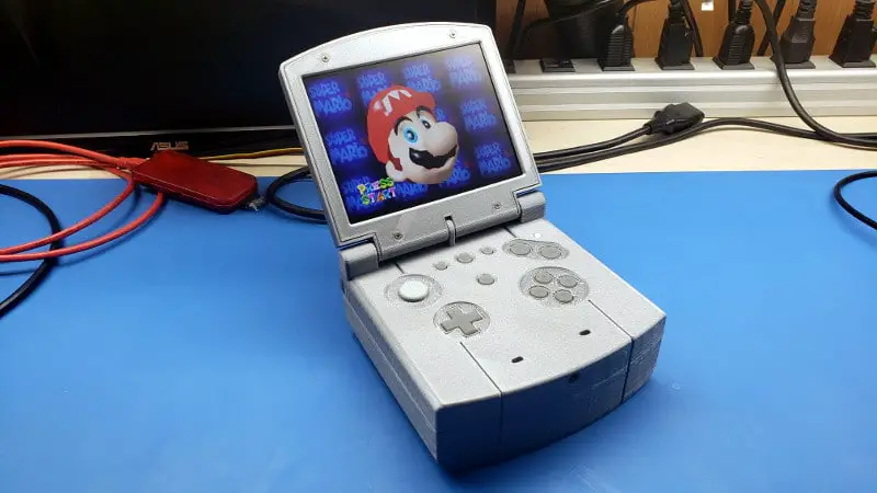 Modder riesce a far diventare nintendo 64 una console portatile